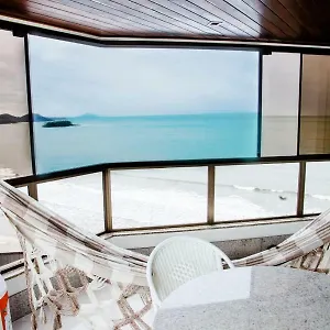 https://apartamento-balneario-camboriu-frente-mar.santa-catarina-brasil.com