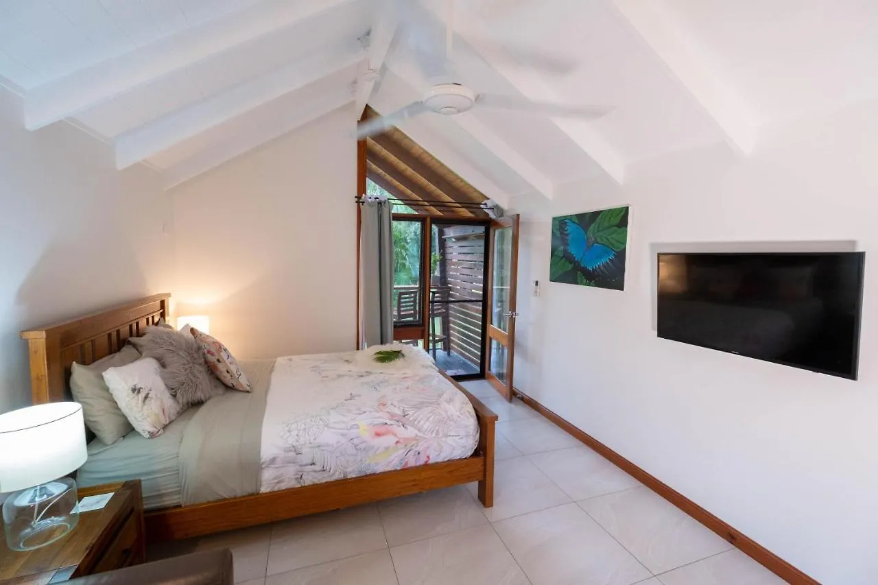 Деревянный коттедж Airlie Beach Eco Cabins - Adults Only Австралия