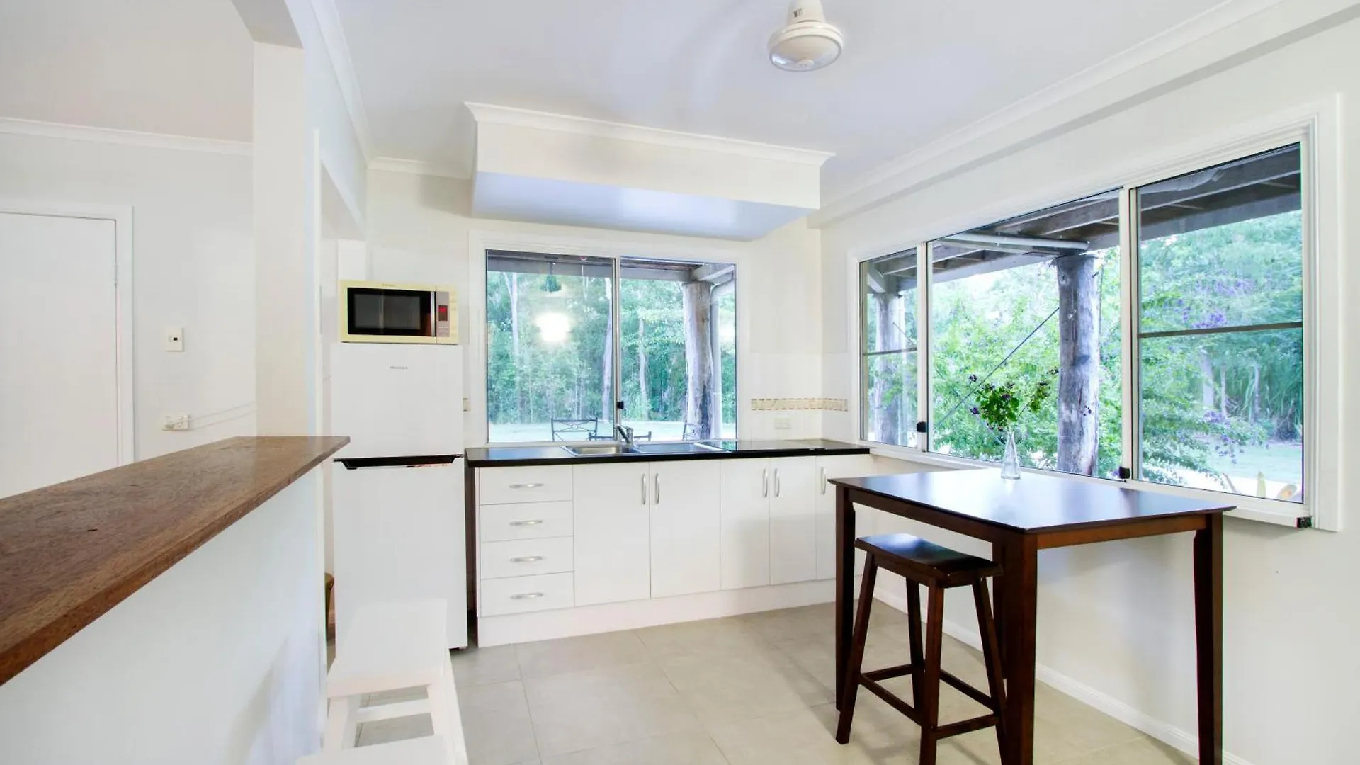 Airlie Beach Eco Cabins - Adults Only Деревянный коттедж Эйрли-Бич